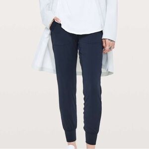 Lululemon Align Jogger *28"
True Navy Size 2